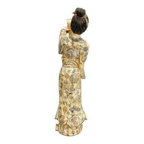 FIGURA ORIENTAL DEL ÚLTIMO CUARTO DEL S.XX