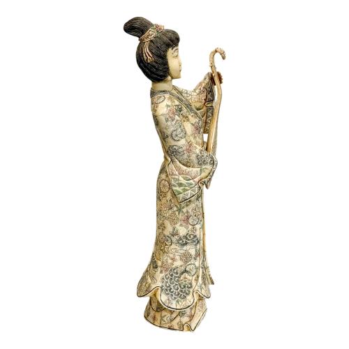 FIGURA ORIENTAL DEL ÚLTIMO CUARTO DEL S.XX