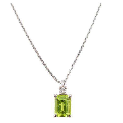 COLGANTE CON PERIDOTO Y BRILLANTE